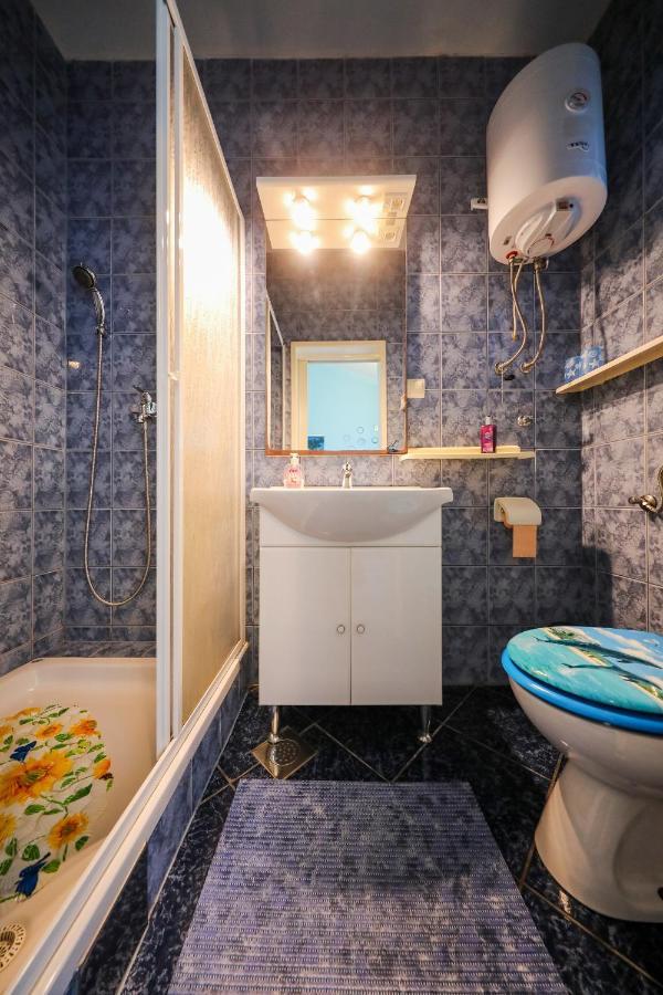 Studio Brbinj 8160A 외부 사진